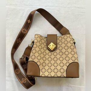 Crossbody purse